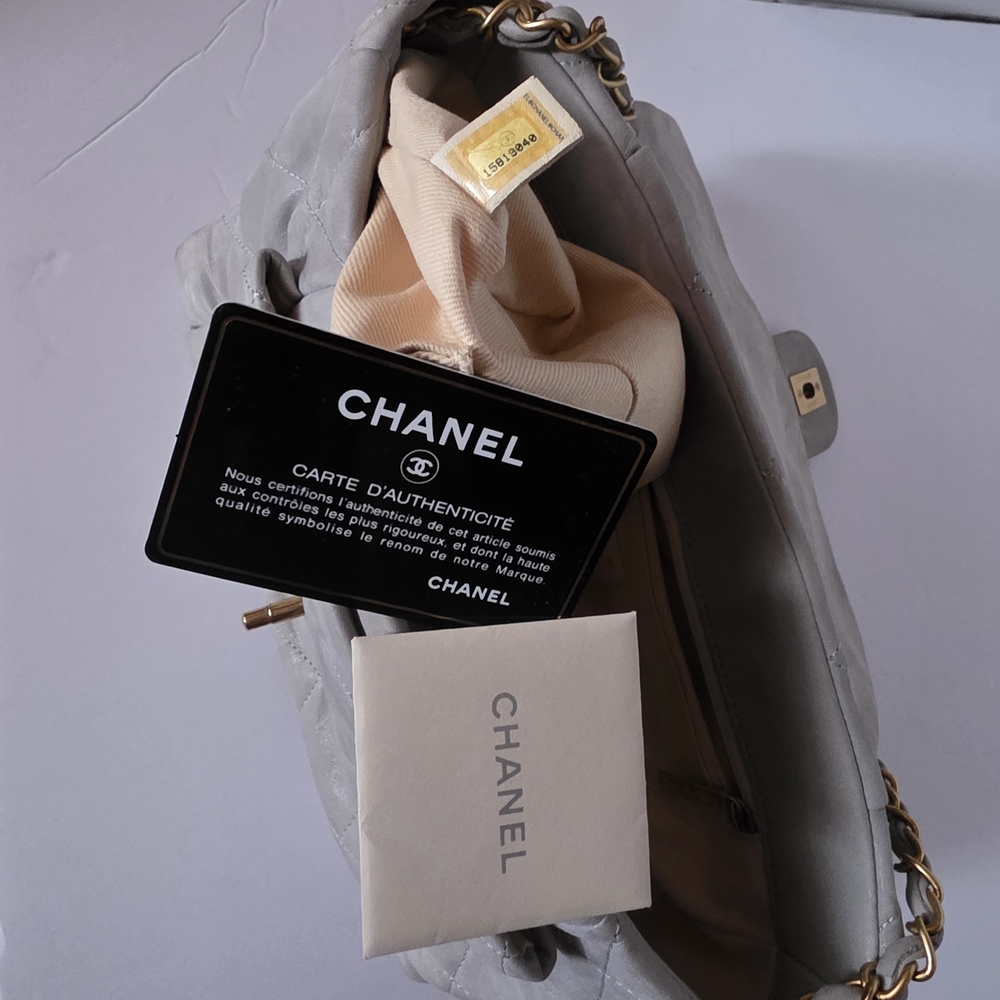 Authentic Chanel Heather Grey Iridescent 'Chic Quilt Bag' Flap - Picture 8 of 14